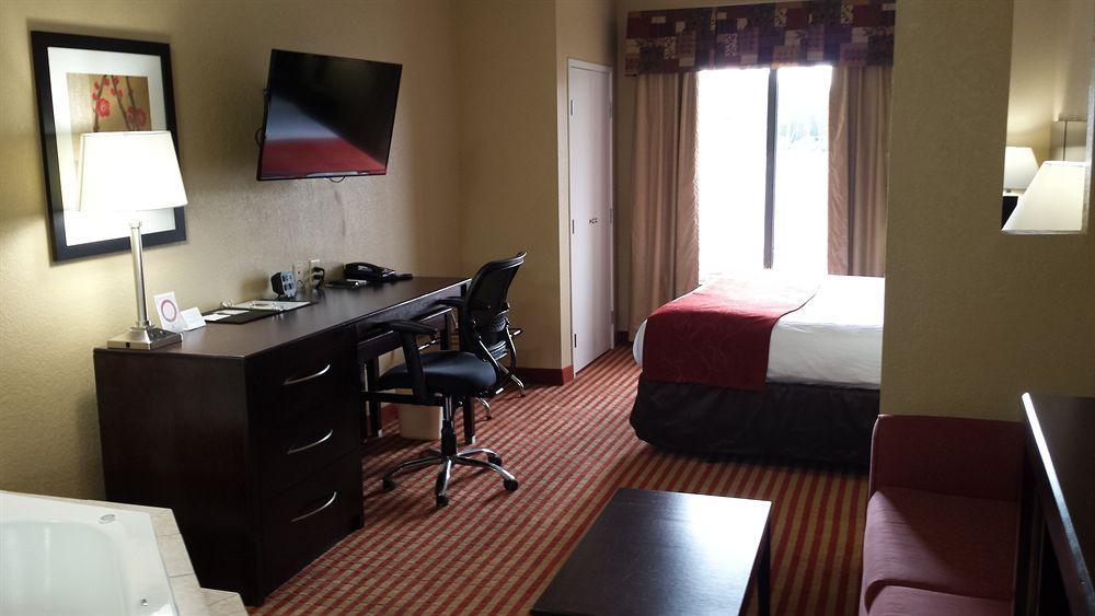 Comfort Suites Waycross Exterior photo