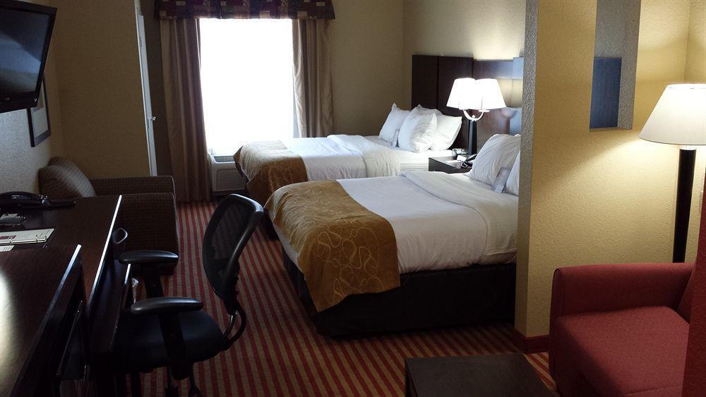 Comfort Suites Waycross Exterior photo