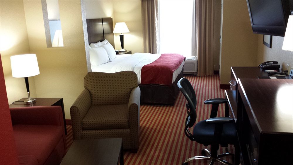 Comfort Suites Waycross Exterior photo